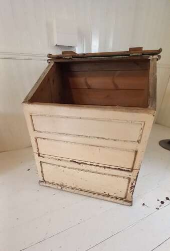 Early 20th Century vernacular painted pine meal bin