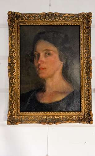 Early 20th Century oil on canvas portrait of a Lady.