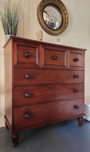Mid 19th Century Mahogany chest of drawers by Gillows