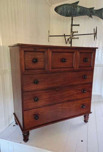 Mid 19th Century Mahogany chest of drawers by Gillows