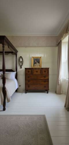 Mid 19th Century Mahogany chest of drawers by Gillows