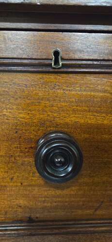 Mid 19th Century Mahogany chest of drawers by Gillows