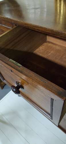 Mid 19th Century Mahogany chest of drawers by Gillows