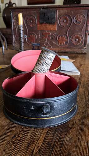 C1820 Georgian Toleware spice box